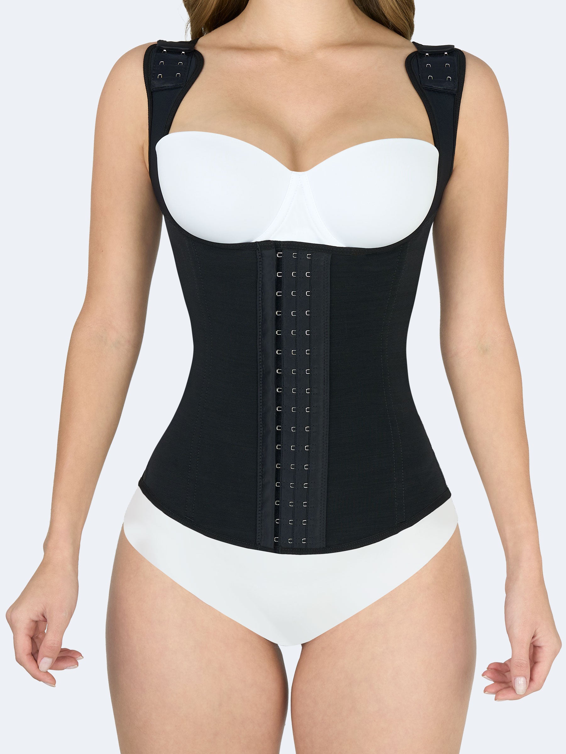Mujer usando Chaleco Moldeador en color negro, Faja Colombiana con broches frontales y tirantes ajustables que moldean el torso, estilizan la cintura y ofrecen soporte en la espalda. #color_Black / Negro