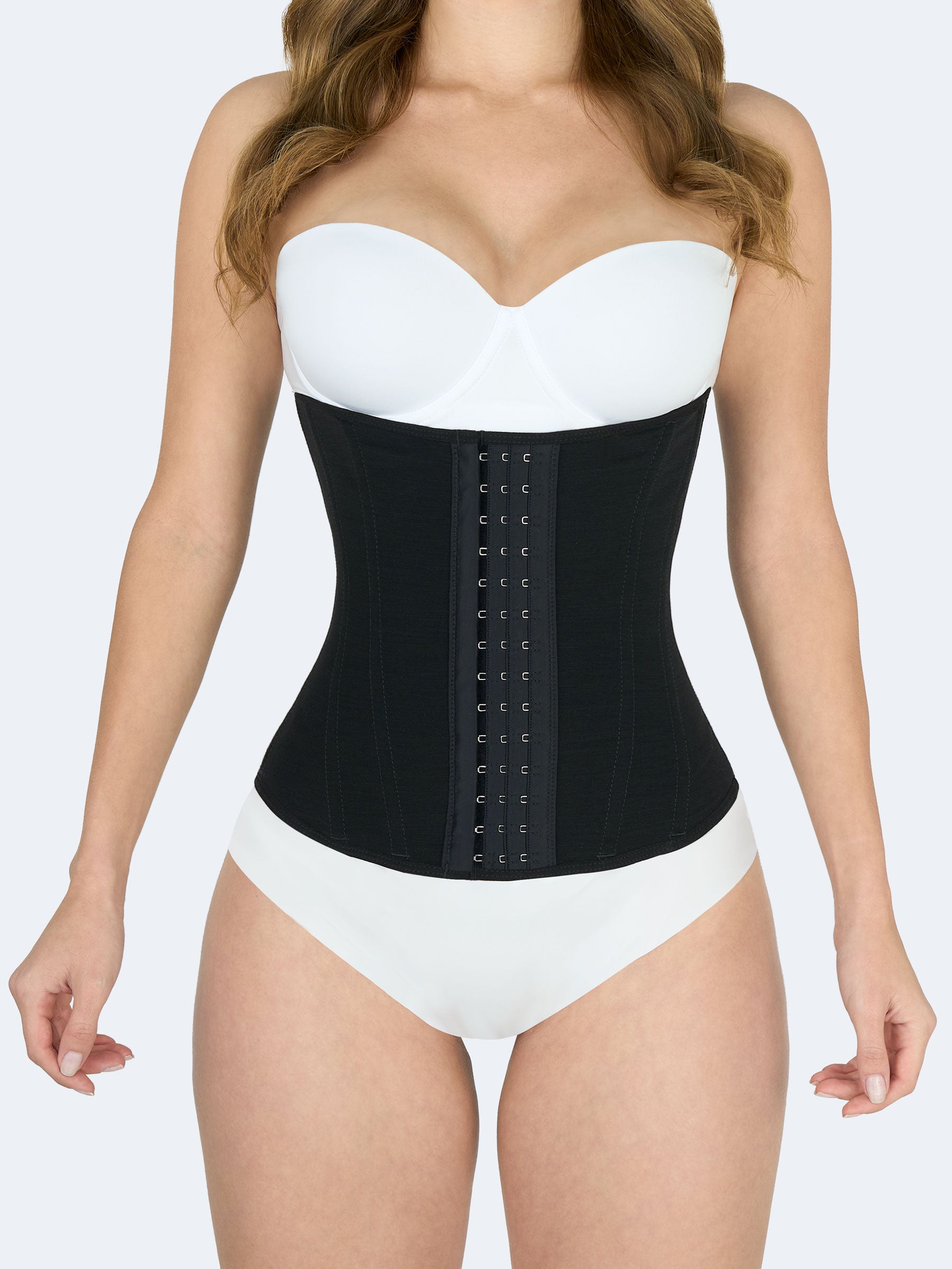 Mujer usando cinturilla moldeadora en color negro, Faja Colombiana con broches frontales que define cintura y moldea la figura #color_Black / Negro