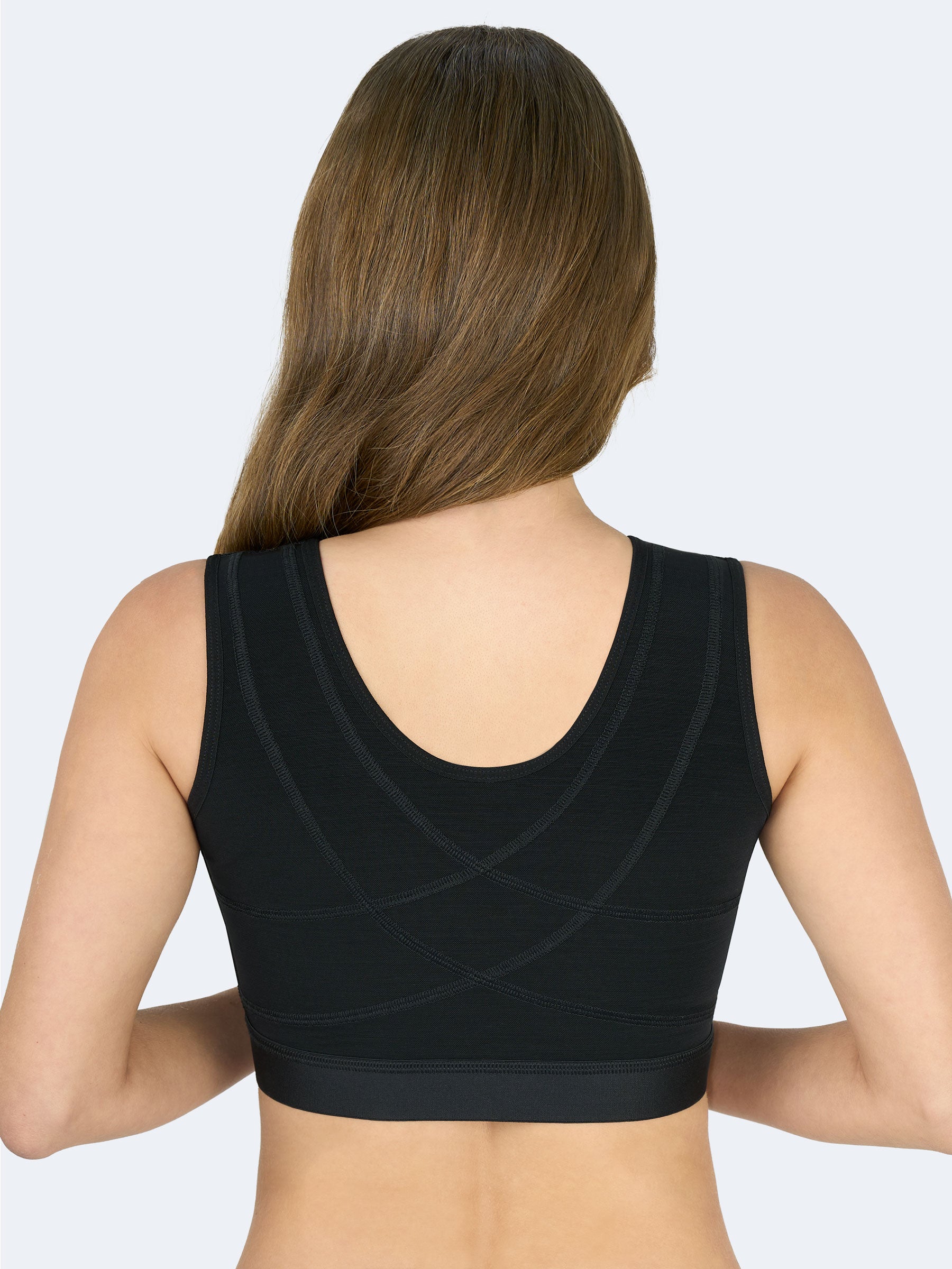 Brasier para busto pesado color negro visto desde la espalda con diseño en costuras cruzadas que brindan soporte y control #color_Black / Negro
