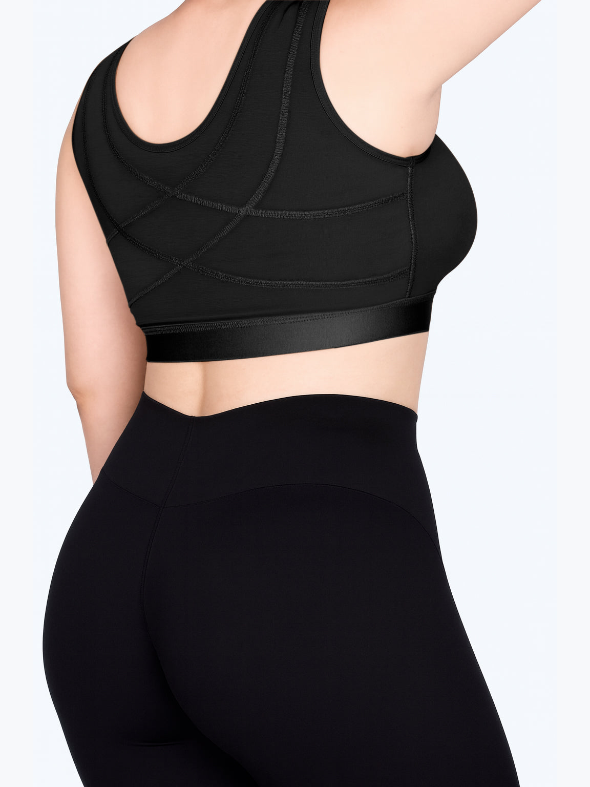 Vista tres cuertos de brasier para busto pesado color moca con diseño en X en la espalda que brinda soporte y ayuda a mejorar la postura  #color_Black / Negro